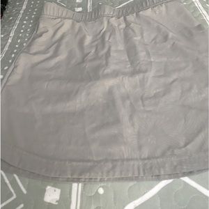 Lt grey ladies skort. Sz M. Eddie Bauer